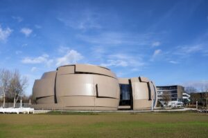 Paper: “Switching data centers to green power sources will not be enough to decarbonize AI”