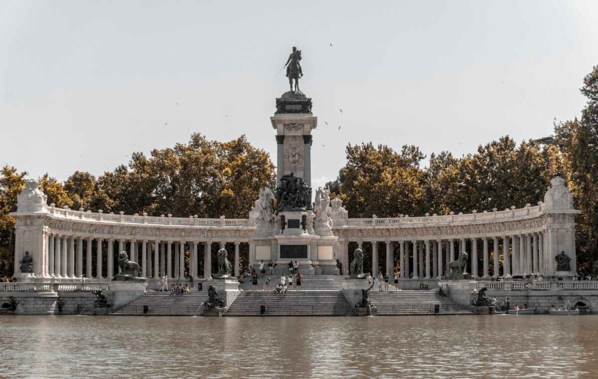Photo 1564565946561 e738711bdbd1